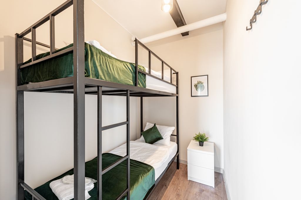 Вайб — Двухместный номер с 2 отдельными кроватями двухъярусный без окна