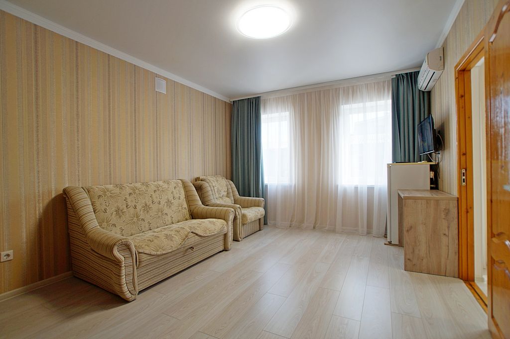 Лика — Семейный номер пятиместный с Ванной