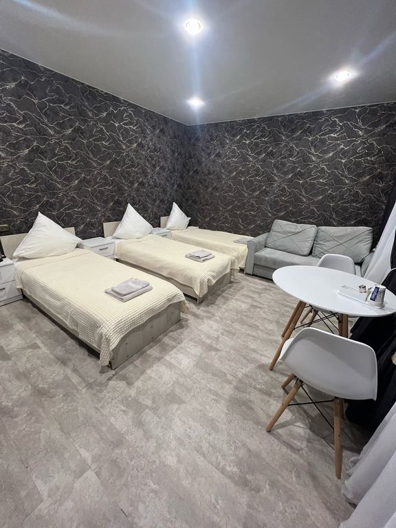 Бута — Трёхместный номер улучшенный