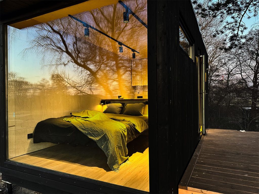 Викингуд — Домик-куб малый Хитте с террасой, панорамным окном и видом на море