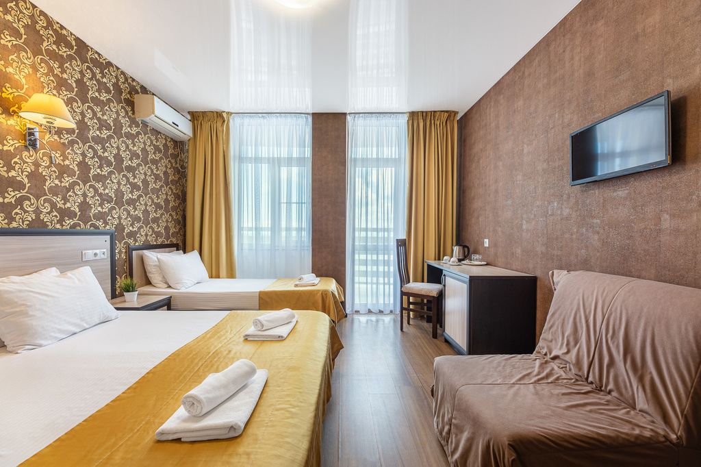 First Line — Трёхместный номер стандарт