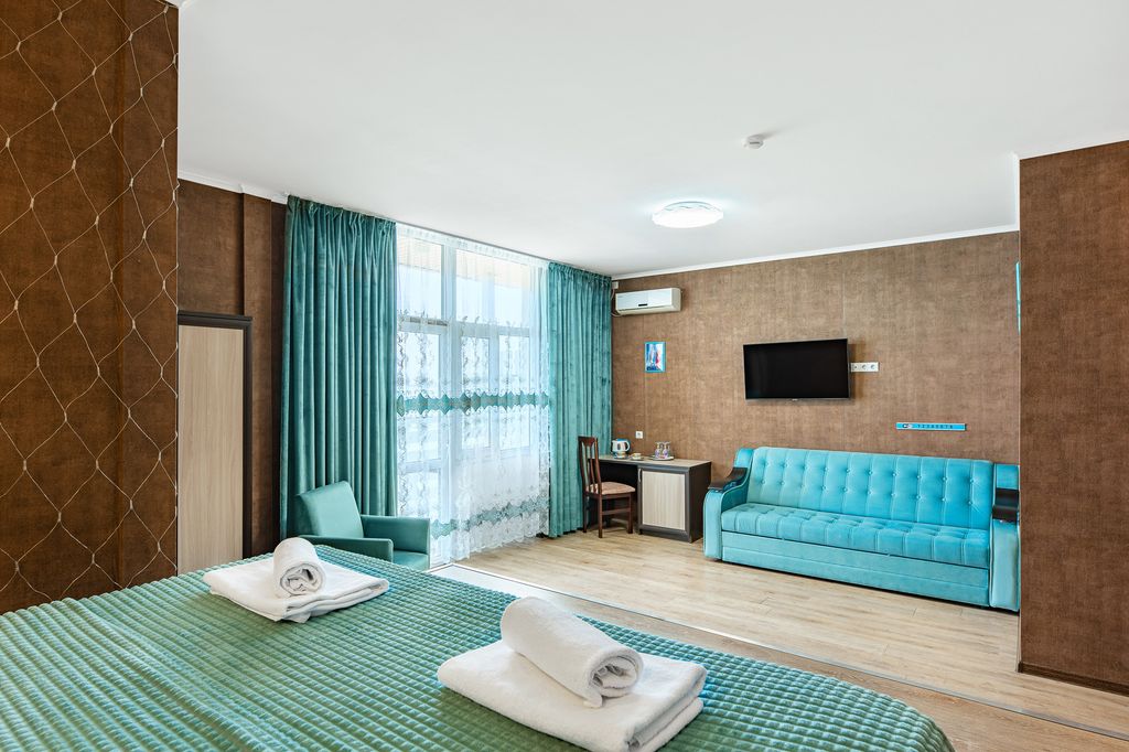 First Line — Четырёхместный номер люкс с видом на море