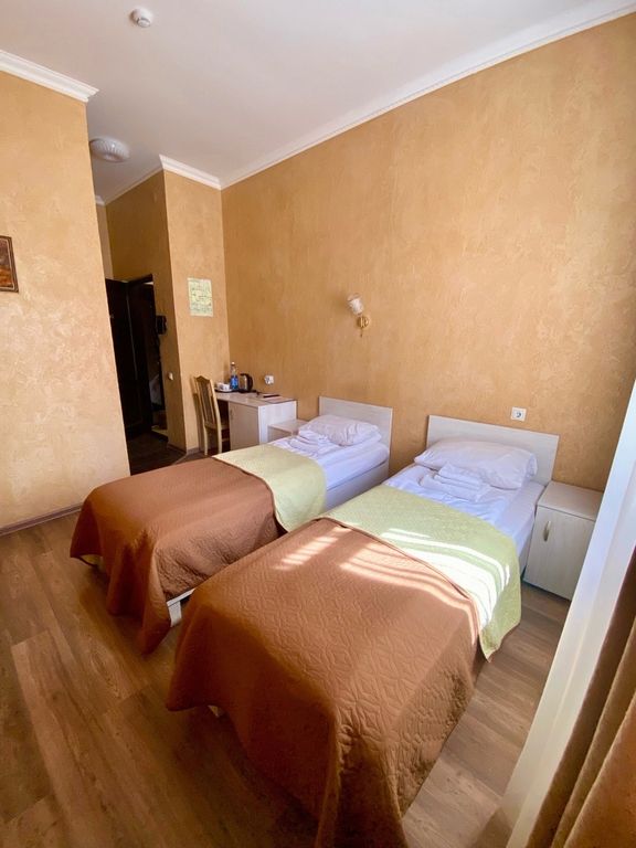 Волна — Двухместный номер с 2 отдельными кроватями эконом