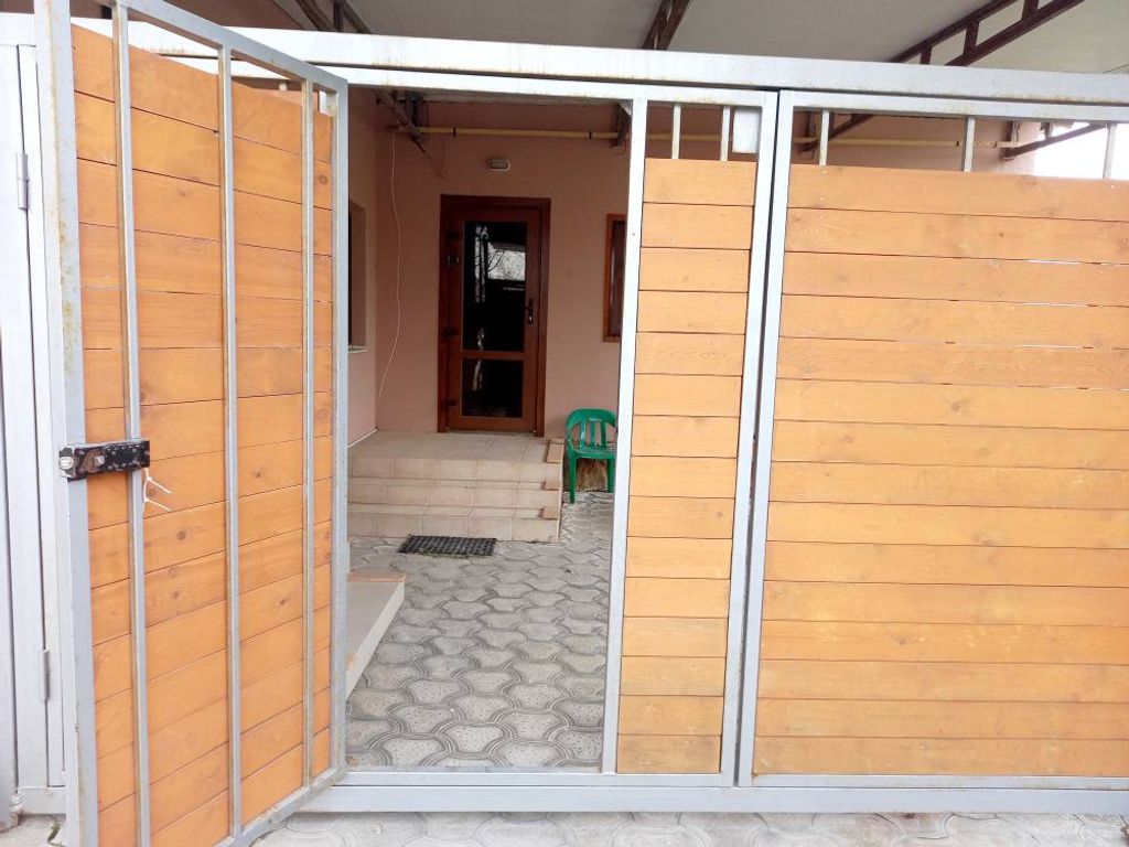 Тихий дворик — Четырёхместный номер Эконом семейный