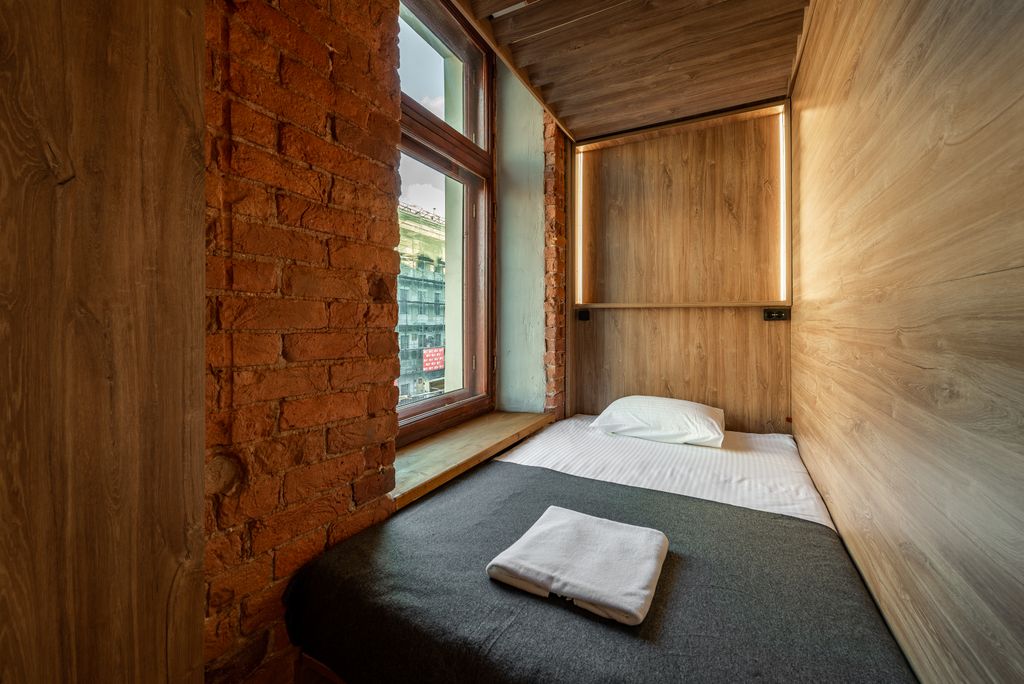 БАРЧ — Одноместный номер капсула Люкс с окном