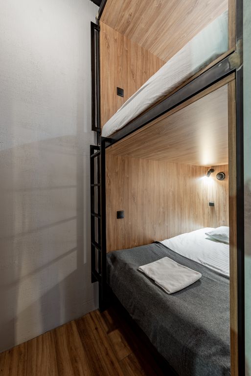 БАРЧ — Двухместный номер с 2 отдельными кроватями с двухъярусной кроватью