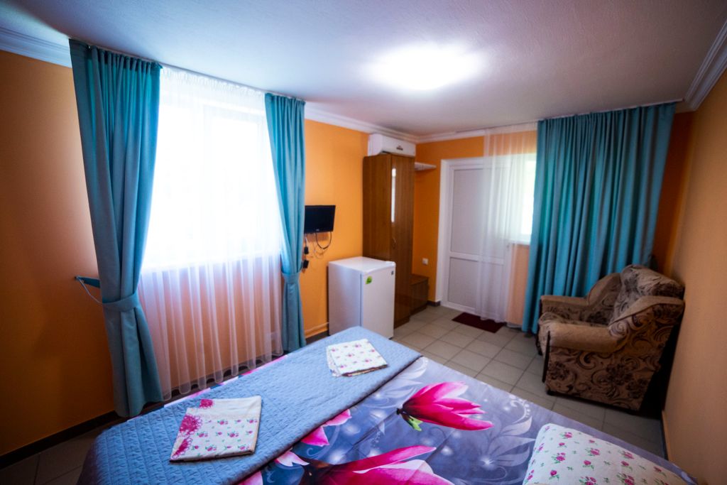 Берегиня — Двухместный номер с 2 отдельными кроватями стандарт с видом на горы