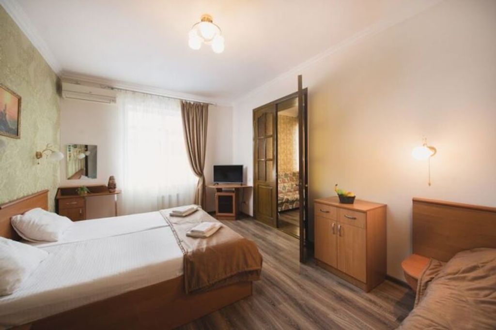 Botanic Club — Четырёхместный номер люкс без балкона