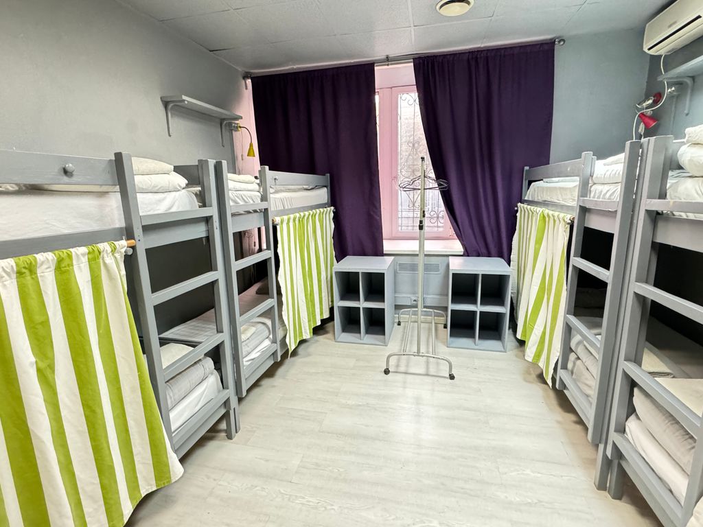 Yum Yum — Многоместный смешанный номер место в восьмиместном смешанном номере