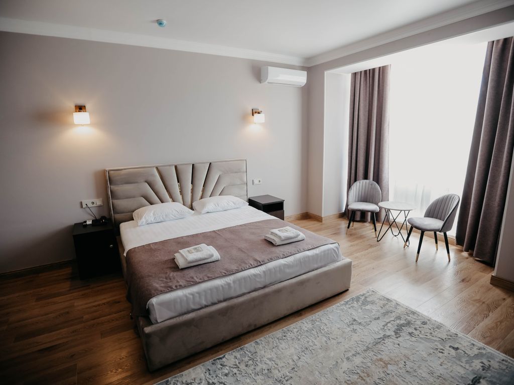 Феникс — Трёхместный номер полулюкс