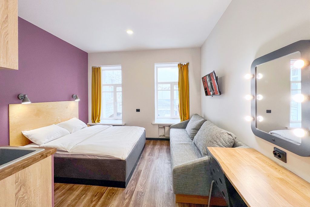 Друзья Граффити — Семейный номер студия с диваном