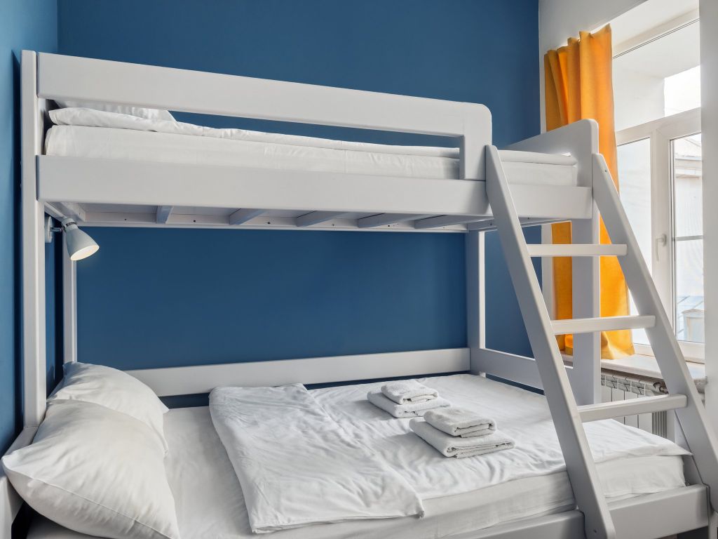 Друзья Граффити — Трёхместный номер с двухъярусной кроватью