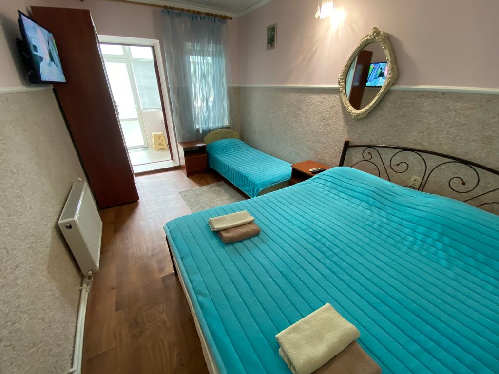 Вилла Калина — Трёхместный номер улучшенный