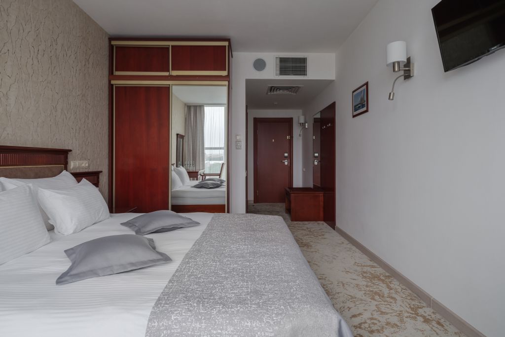 Гранд-отель Marins Астрахань — Оптима с 1 двуспальной кроватью