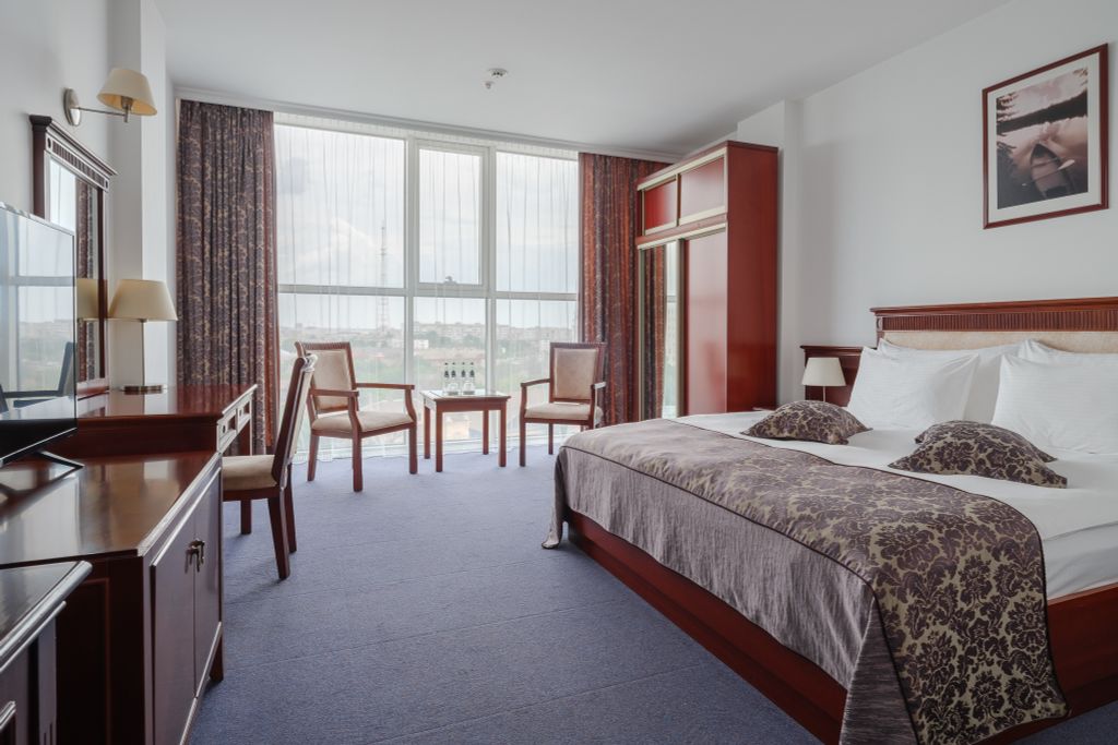 Гранд-отель Marins Астрахань — Стандарт с 1 двуспальной кроватью