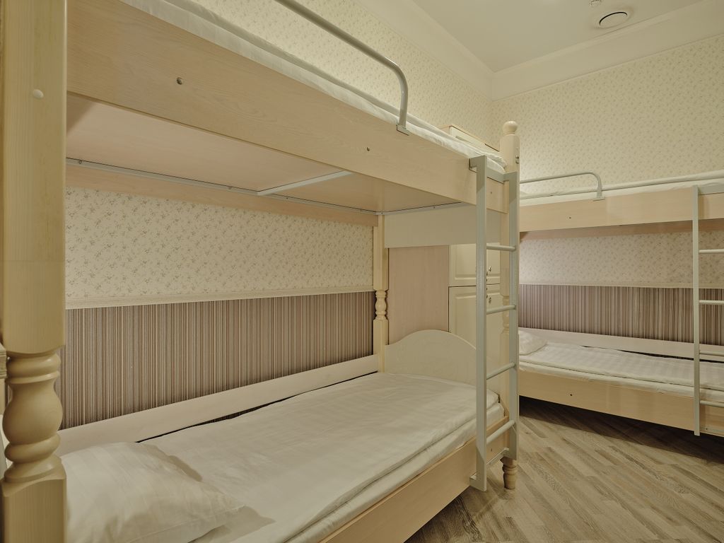 Прованс — Многоместный женский номер эконом (душ/туалет общий)