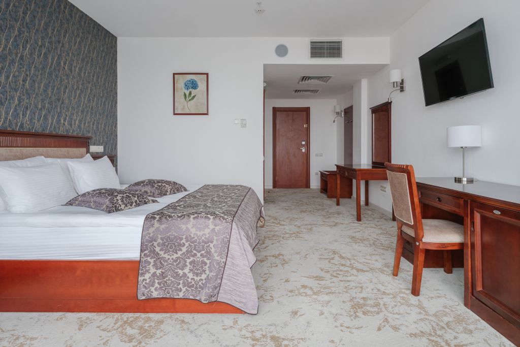 Гранд-отель Marins Астрахань — Стандарт улучшенный с 1 двуспальной кроватью