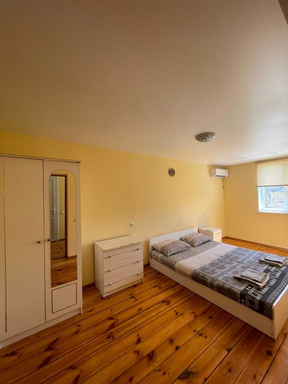 У Александра — Четырёхместный номер стандарт с видом на горы