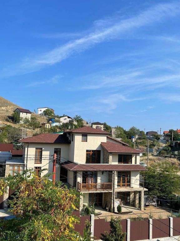 У моря — Семейный номер люкс с видом на горы