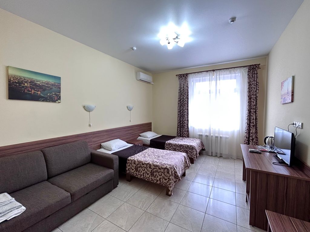 Союз — Четырёхместный номер с 2 отдельными кроватями и диваном-кроватью