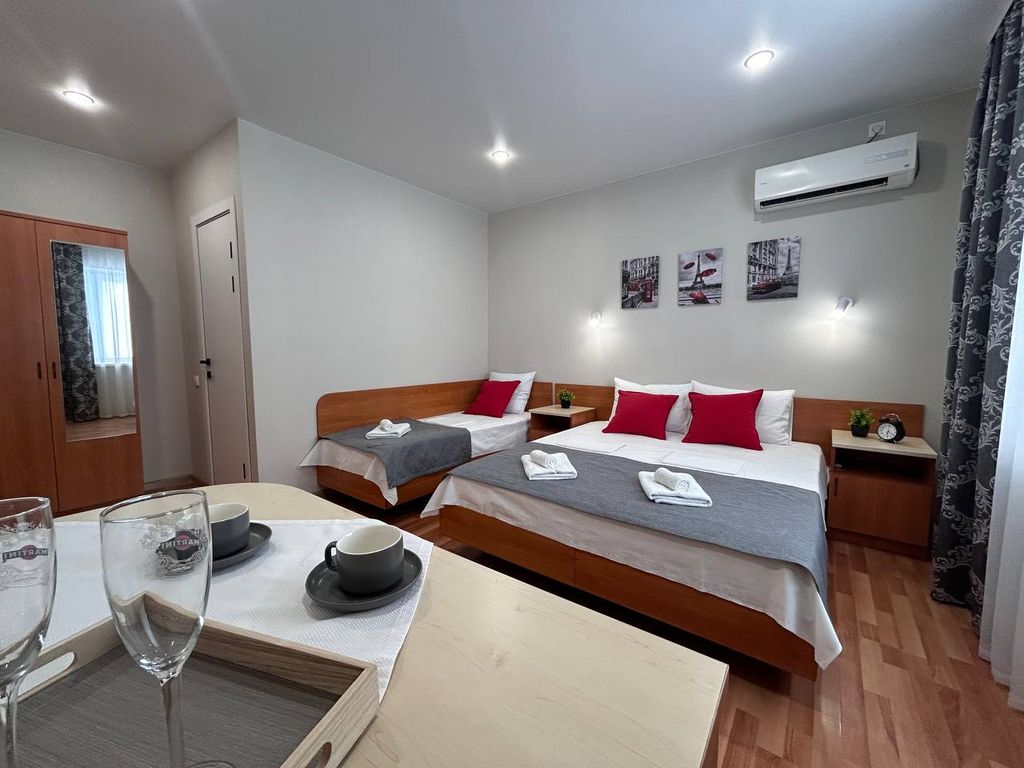 Елена — Трёхместный номер уютный стандарт без балкона