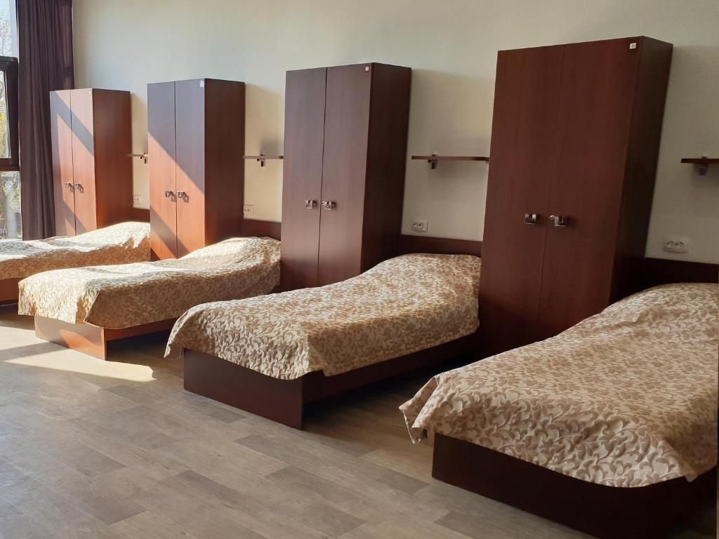 У Истока — Многоместный смешанный номер койко-место Шестиместный номер