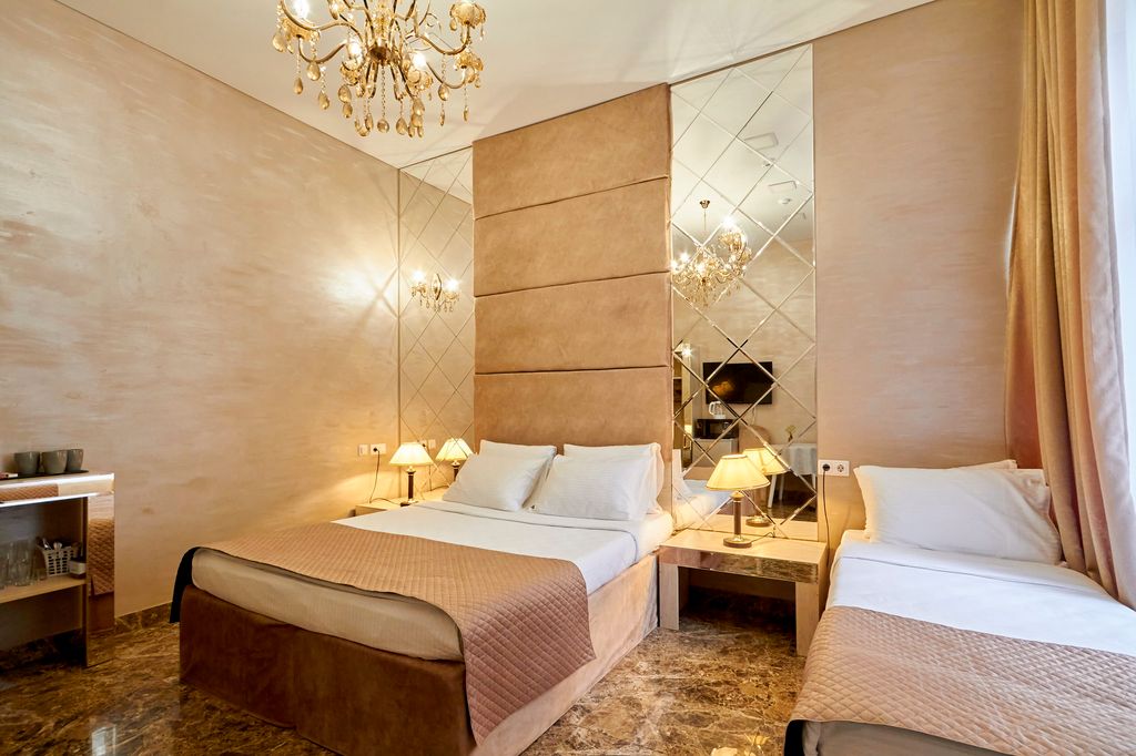 Версаль — Трёхместный номер 8