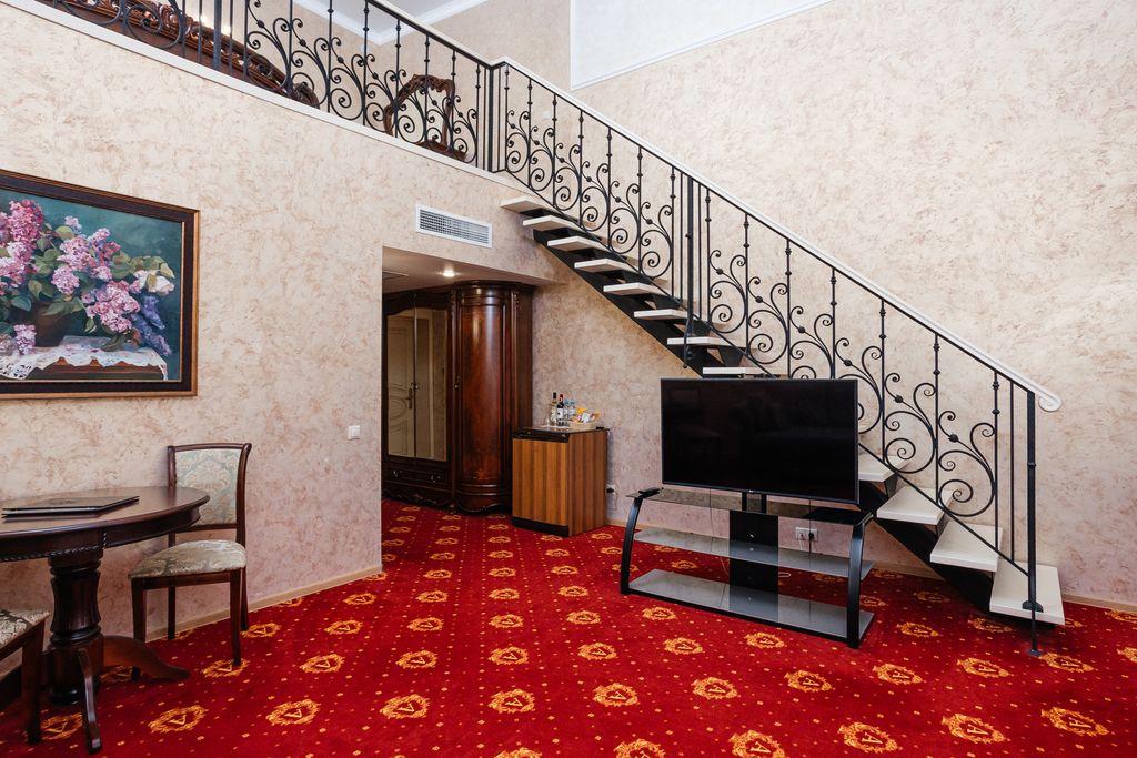 Гранд отель & СПА "Аристократъ" — Четырёхместный номер двухуровневый люкс