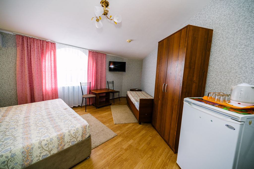 Янтарная гроздь — Трёхместный номер стандарт