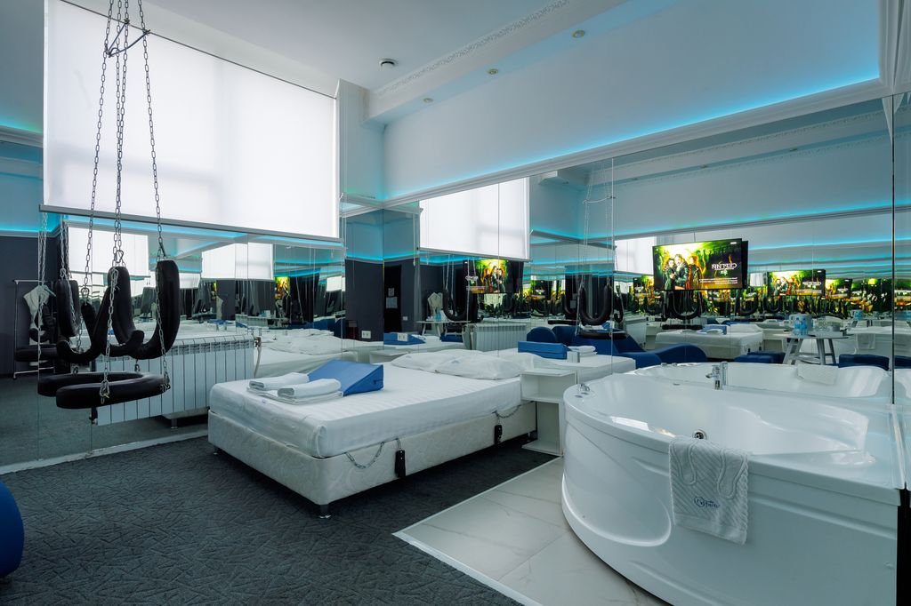 Gipnoz Lyublino — Двухместный номер с 1 кроватью премиум с джакузи и креслом тантра в спальной зоне