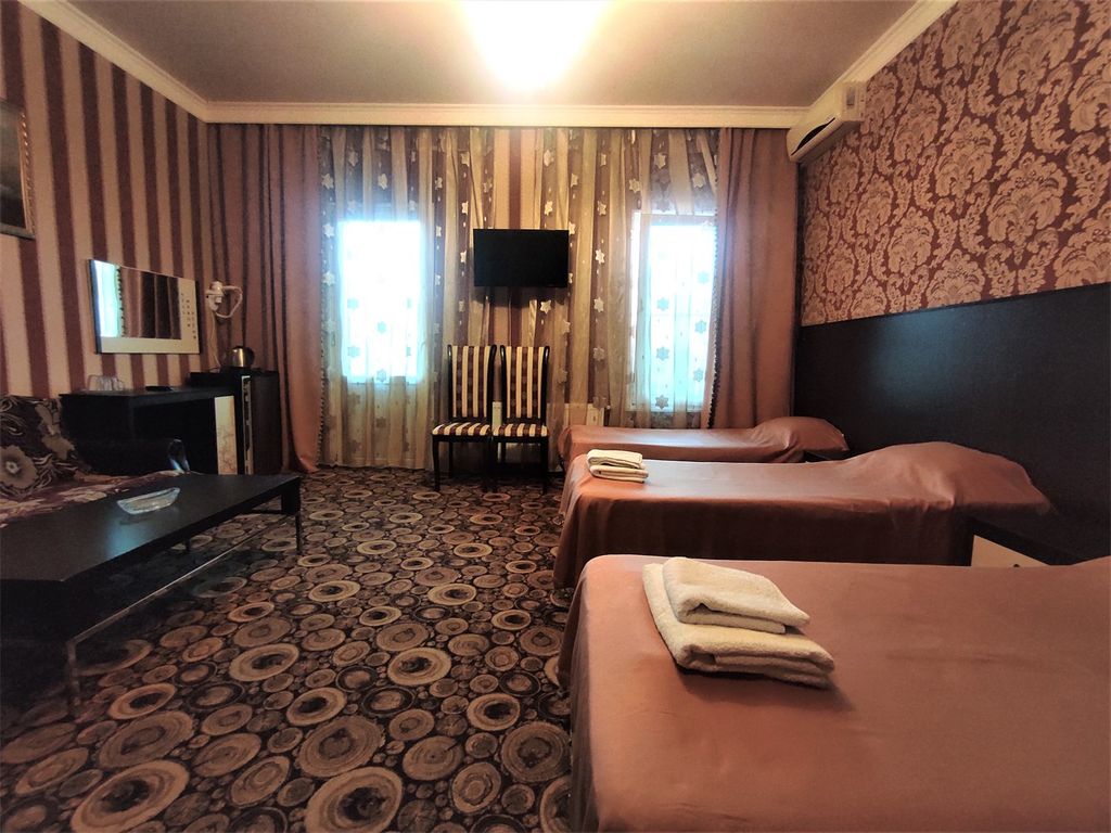 Спутник — Трёхместный номер полулюкс