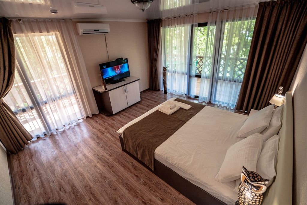 Green Wood — Двухместный номер с 1 кроватью ДеЛюкс с одной 2-сп. кроватью