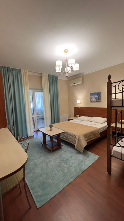 Морской Бриз — Апартаменты 2-комнатные с личной кухней и сезонным бассейном