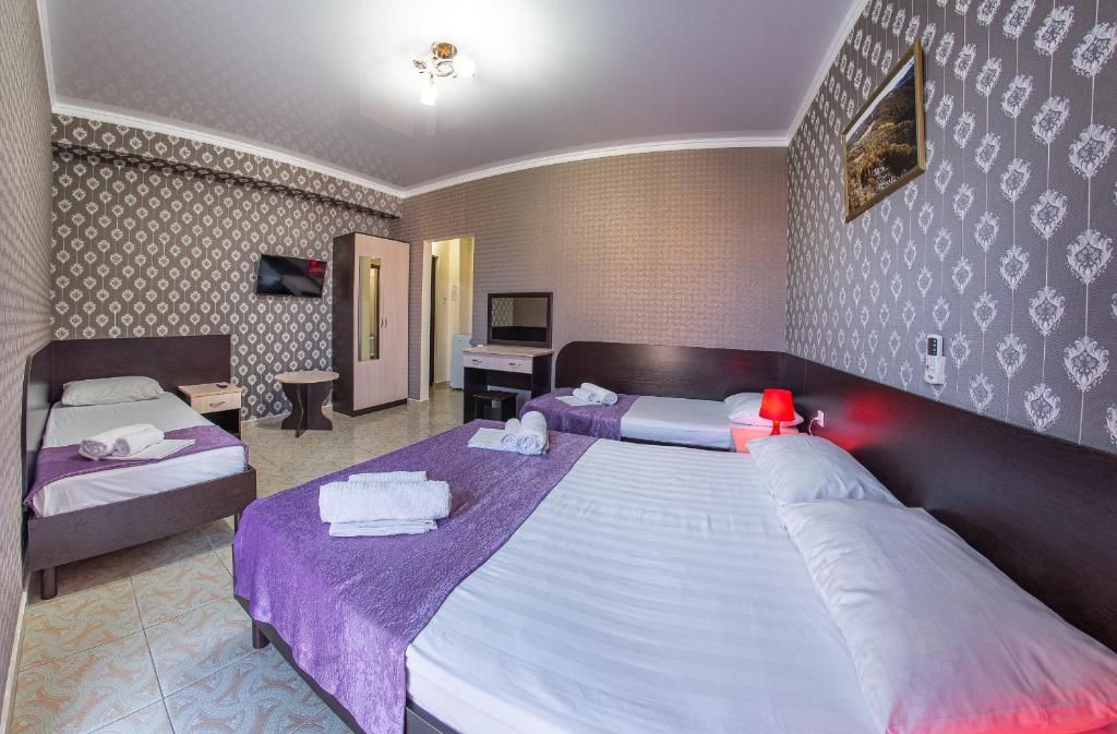 Кипр — Четырёхместный номер с балконом