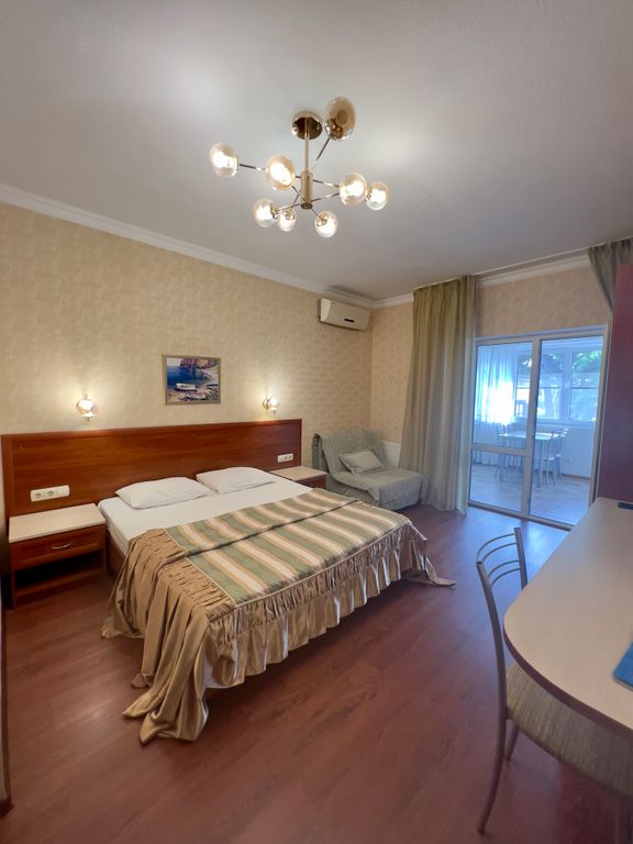 Морской Бриз — Апартаменты пятиместный семейный с кухней вид на бассейн