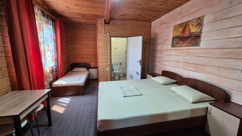 Мама Джан — Трёхместный номер с раздельными кроватями, стандарт