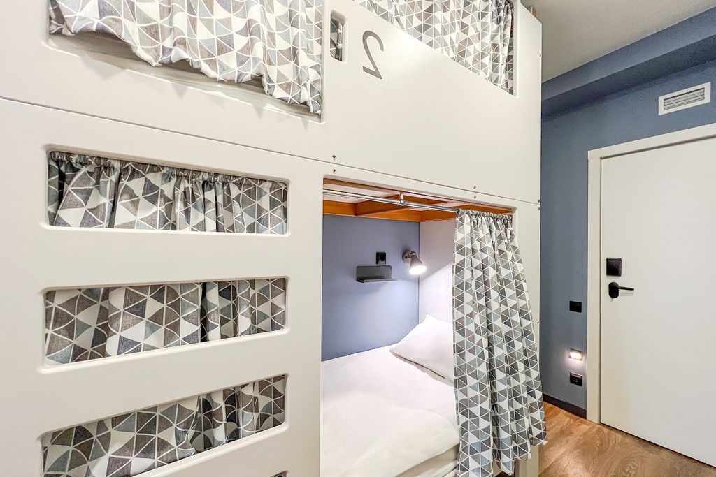 Друзья Граффити — Многоместный смешанный номер койко-место в 4-местном