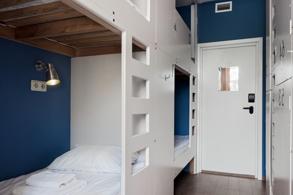 Друзья Граффити — Многоместный женский номер койко-место в 6-местном