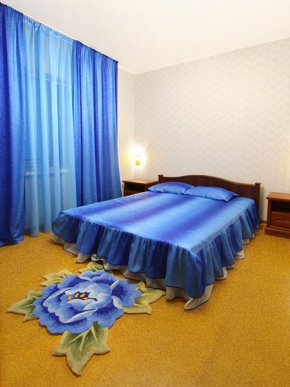 Коктебель — Четырёхместный номер 2-комнатный Люкс, балкон, вид на море - 2 этаж, № 27, 28