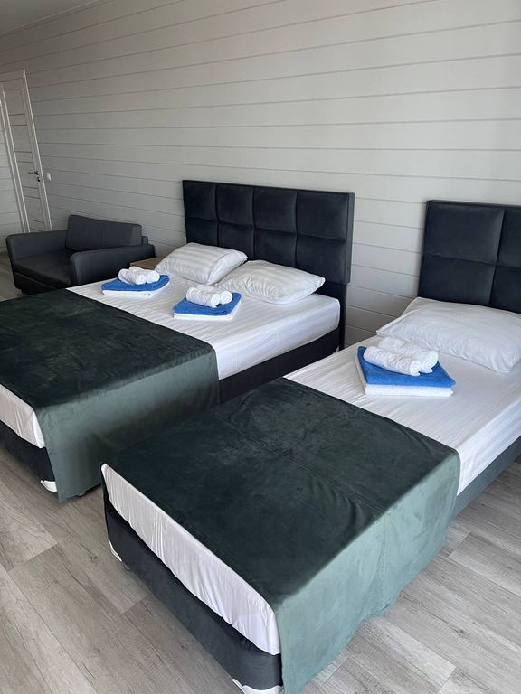 Притяжение — Четырёхместный номер улучшенный с видом на море