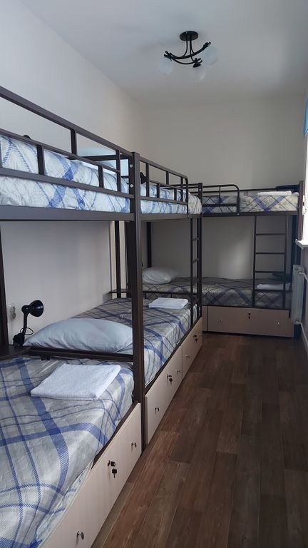 Гостишка — Многоместный смешанный номер эконом (душ/туалет общий)