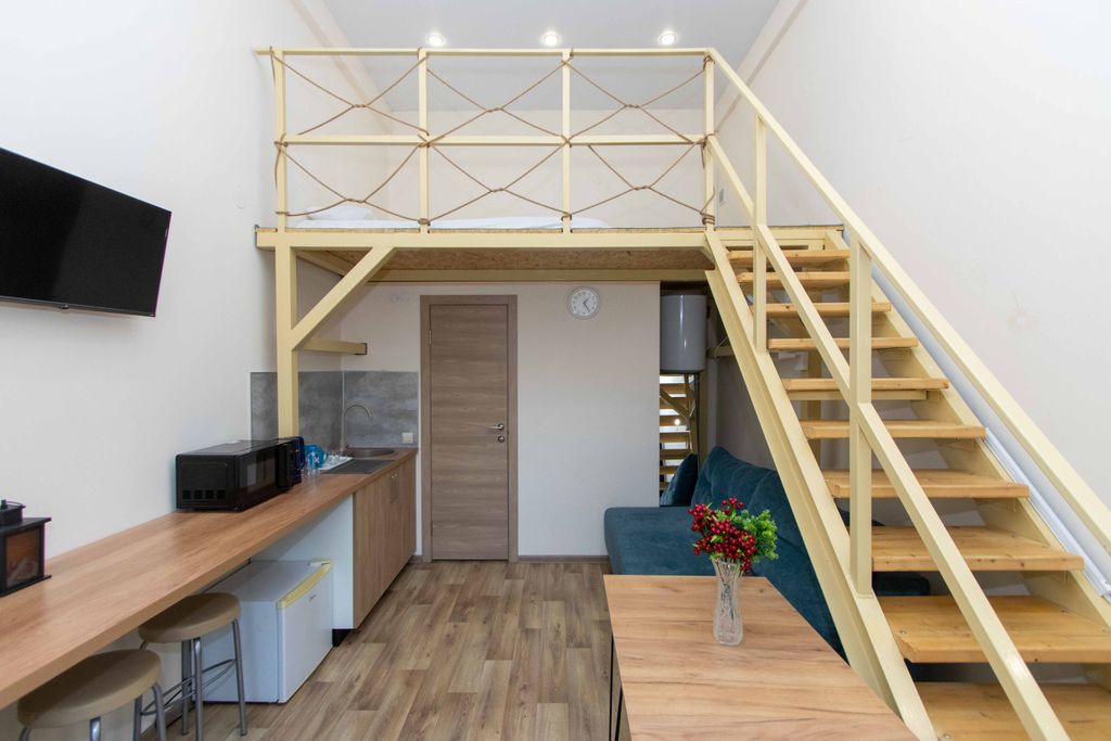 В сердце Иркутска — Четырёхместный номер с кроватью на антресоли и диваном