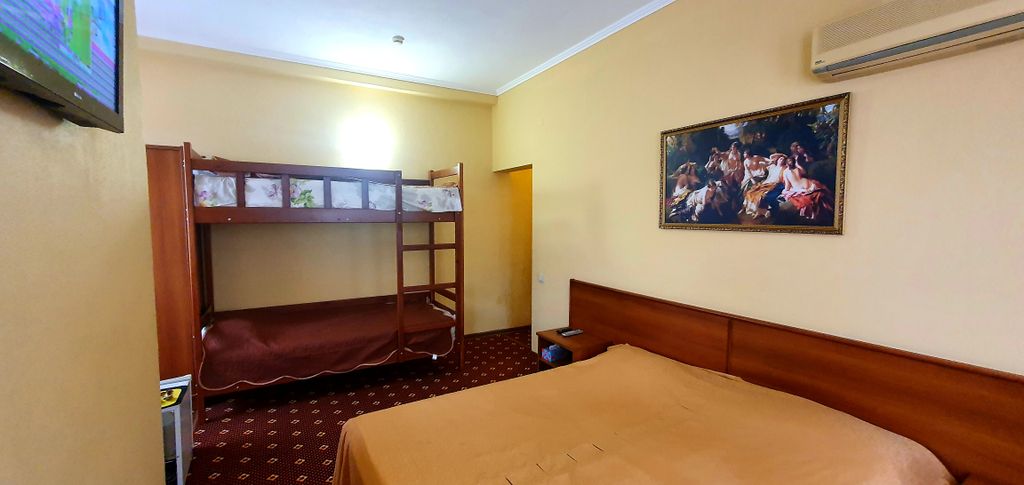 Атлант — Двухместный номер с 2 отдельными кроватями улучшенный №42