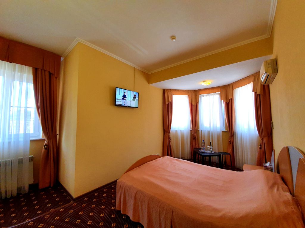 Атлант — Двухместный номер с 1 кроватью улучшенный с видом на город № 35