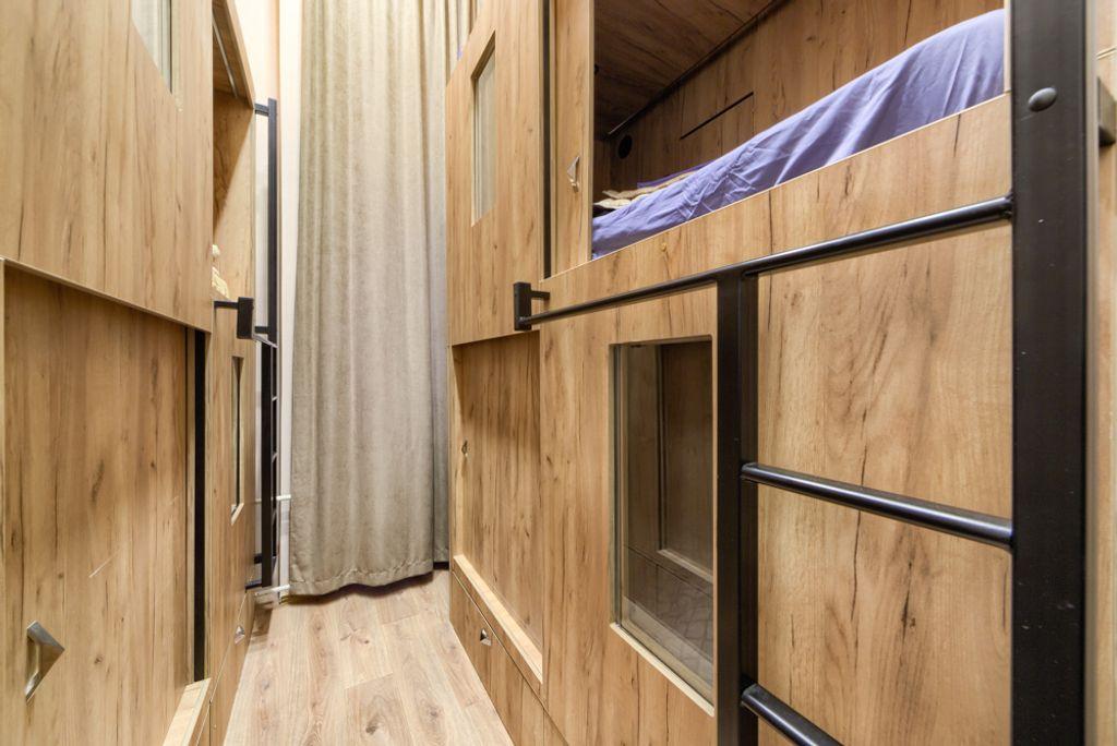 Rooms — Многоместный мужской номер смешанный капсула