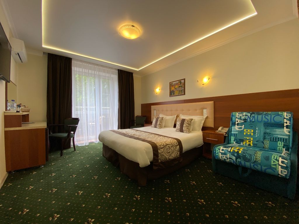 НеЧаев — Двухместный номер с 1 кроватью полулюкс с балконом