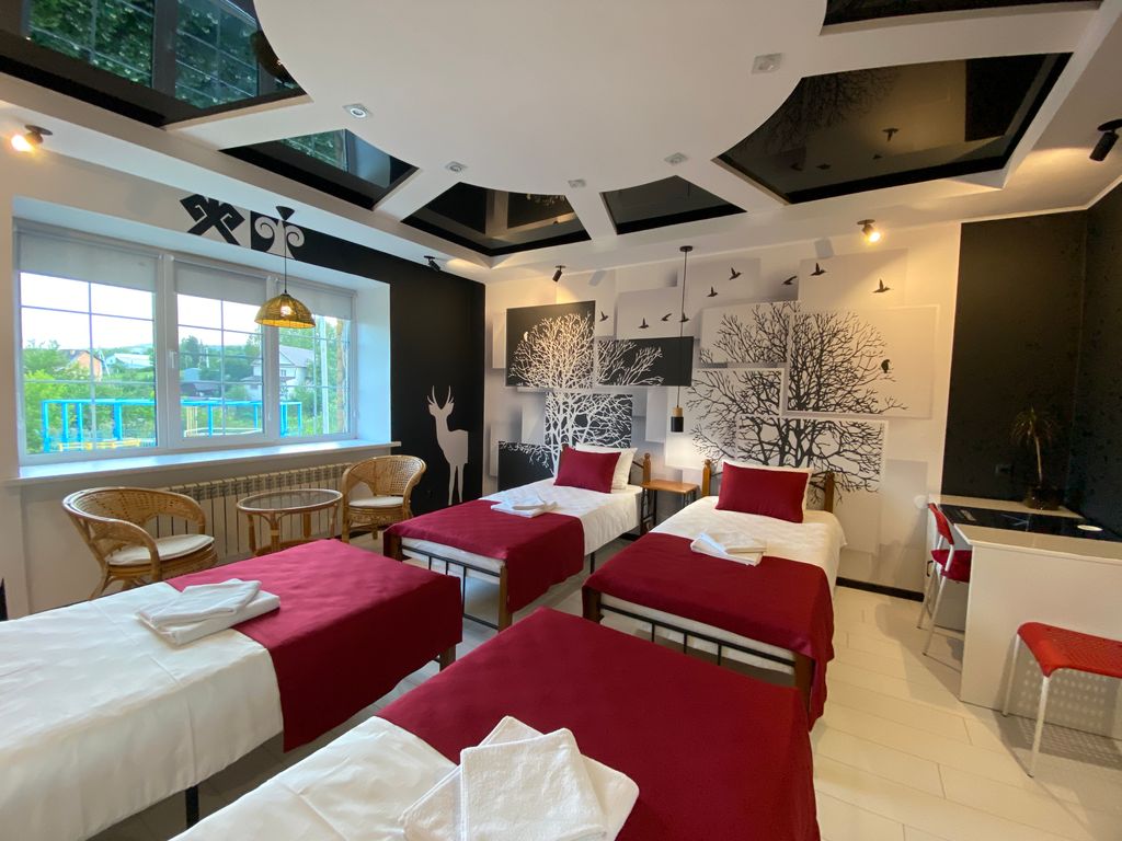 Гестехаус — Четырёхместный номер стандарт с видом на горы