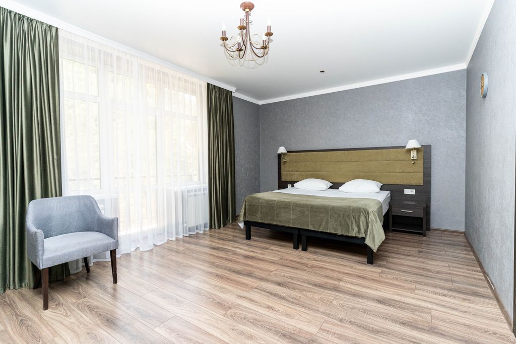 Крокус — Трёхместный номер улучшенный