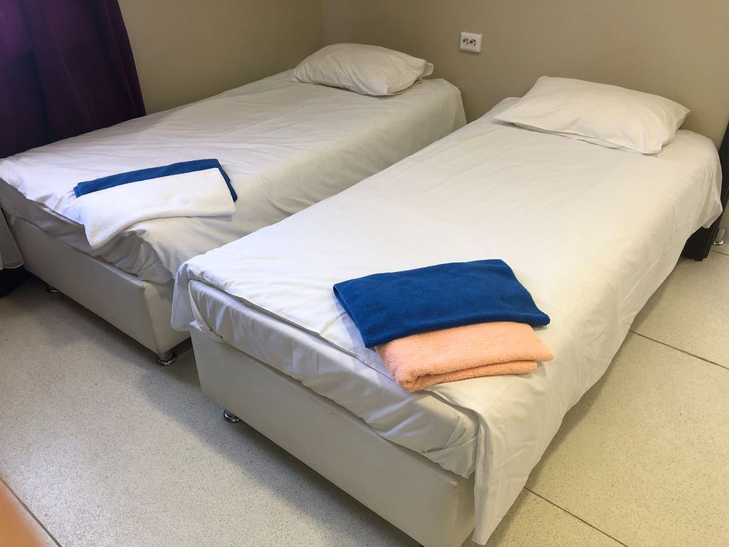 33 — Семейный шестиместный