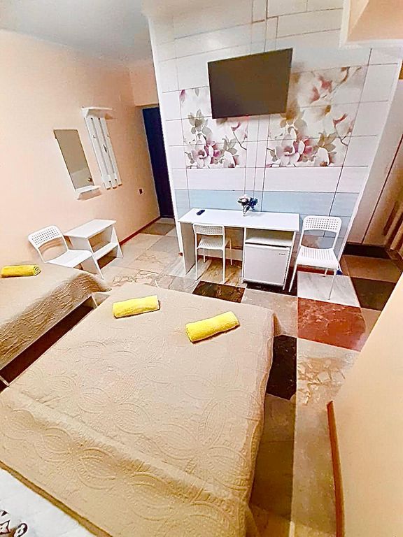 Авеню 2 — Трёхместный номер стандарт с видом на горы